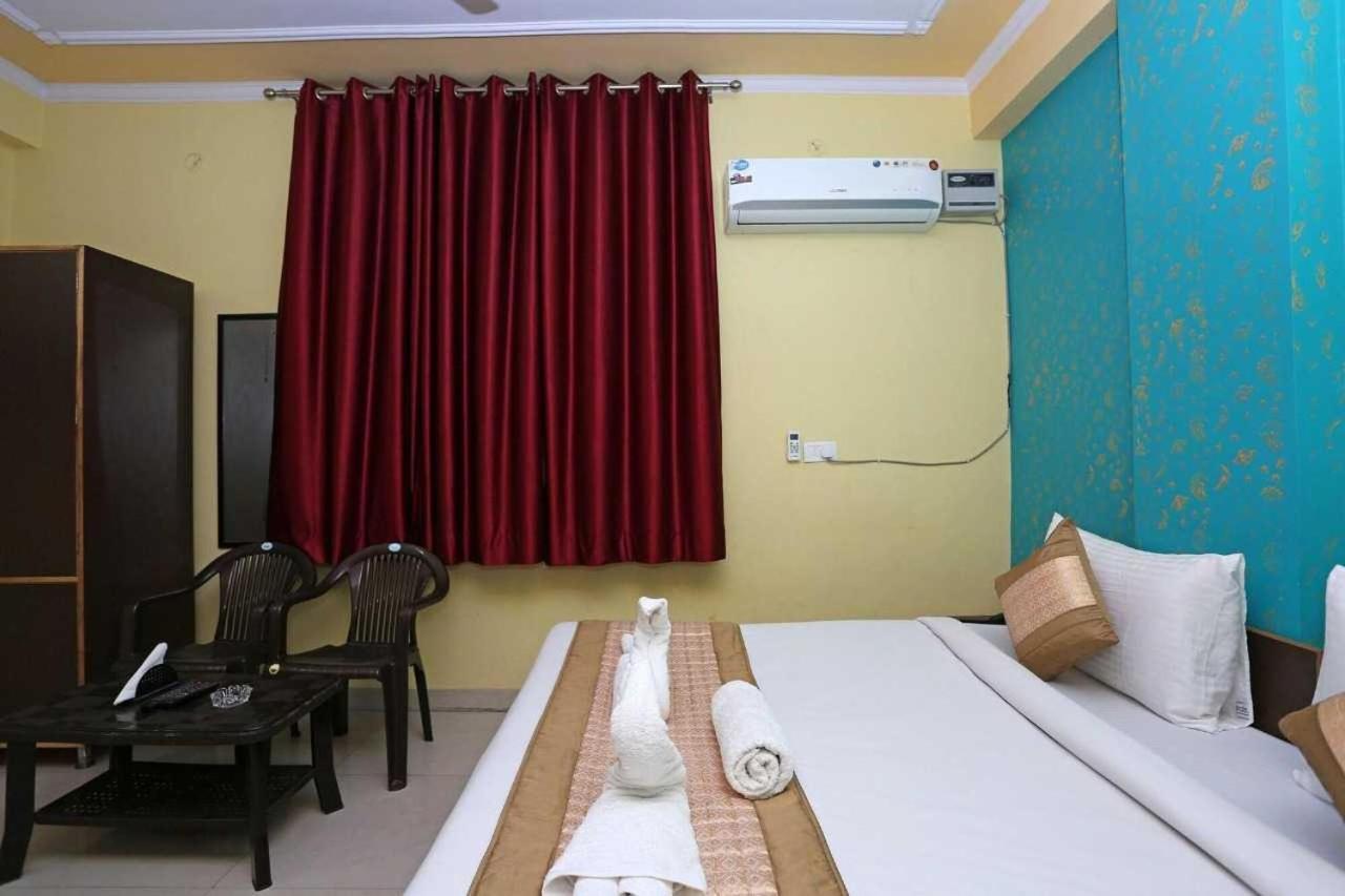 Hotel O Airport Plaza By Palace New Delhi Exterior photo