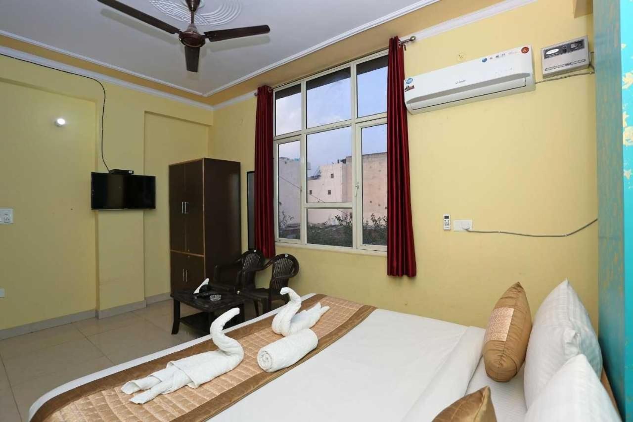 Hotel O Airport Plaza By Palace New Delhi Exterior photo